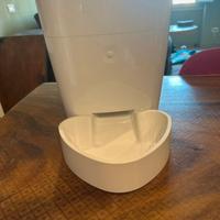 Distributore automatico di crocchette