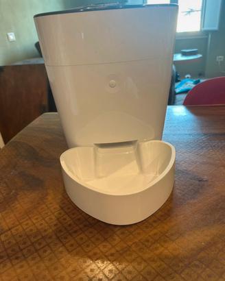 Distributore automatico di crocchette