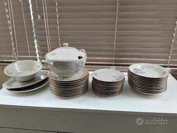 Servizio piatti in porcellana 