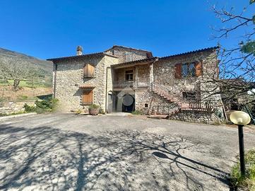 CASA SEMINDIPENDENTE A ASSISI