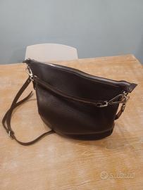 Borsa in pelle marrone griffata