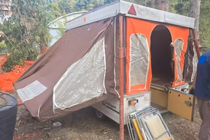 GRATIS.  Carrello tenda Calligari anno 1978