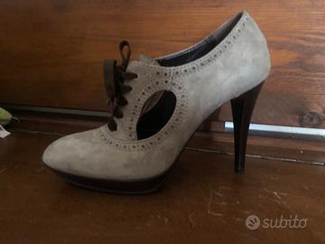 Scarpe camoscio con tacco