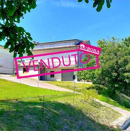 CASA SINGOLA CON AMPI SPAZI e GRANDE POTENZIALE