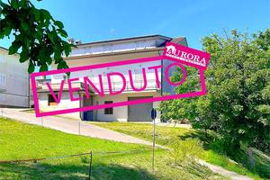 CASA SINGOLA CON AMPI SPAZI e GRANDE POTENZIALE