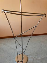 Piantana portaasciugamani/abiti in ottone cromato