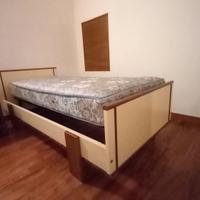 2 letti singoli + comodino in buone condizioni