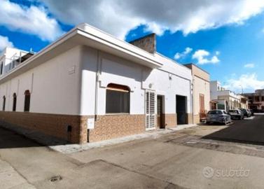 Abitazione indipendente con garage e giardino