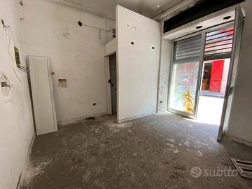 Negozio 20MQ Via Cumana - MAV328