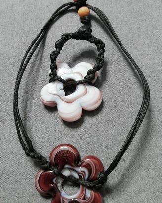 Set collana, braccialetti e anello in vetro