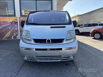 Opel Vivaro 2.5 cdti combi p.c.