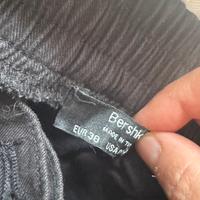 Bershka pantaloni neri con elastici