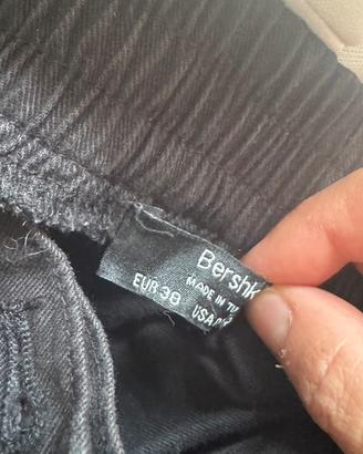 Bershka pantaloni neri con elastici