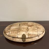 Scatola ovale in osso vintage artigianale