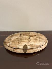 Scatola ovale in osso vintage artigianale