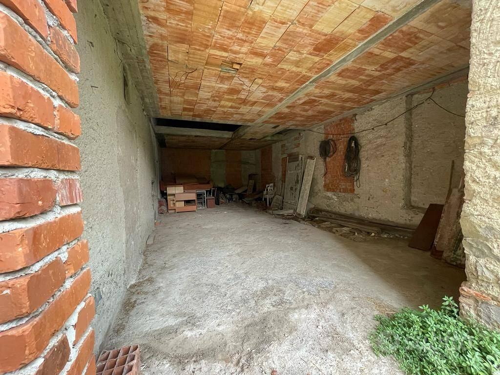 Rustico / Casale di 170 m² con più di 5 locali a G - Vista 3