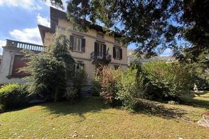 Prestigiosa Villa Liberty con Giardino