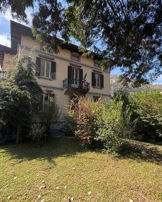 Prestigiosa Villa Liberty con Giardino