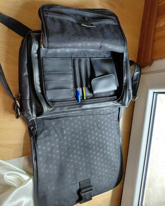 Borsa tracolla porta PC Windows phone Wenger 