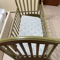 Culla in legno massello.