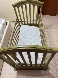 Culla in legno massello.