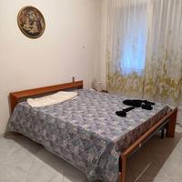 Camera da letto con armadio comodini  cassettiera