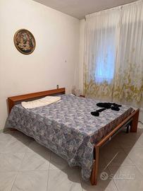 Camera da letto con armadio comodini  cassettiera