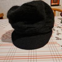 Cappello donna con visiera in lana d'angora