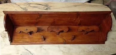 Attaccapanni in legno per taverna