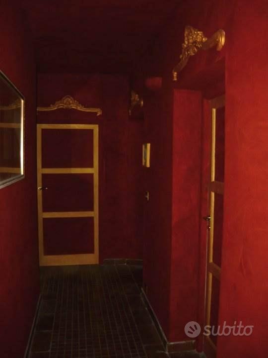 Rustico / Casale di 210 m² con più di 5 locali a T - Vista 4