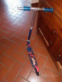 Monopattino in metallo