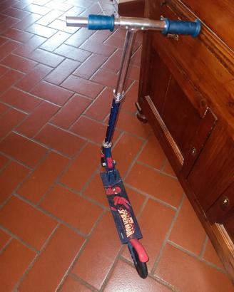 Monopattino in metallo