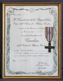 Attestato e croce dei Cavalieri di Vittorio Veneto