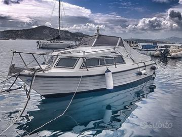 Barca semicabinato vetroresina 6m