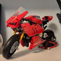 LEGO Technic Ducati Panigale V4 R 42107