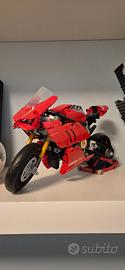 LEGO Technic Ducati Panigale V4 R 42107