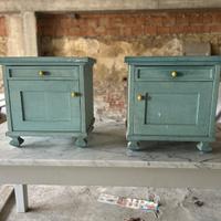 Comodini in legno verniciati