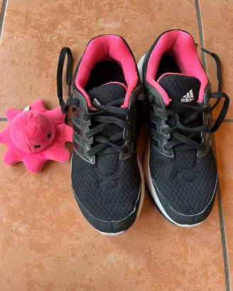 Scarpe da ginnastica Adidas, numero 37