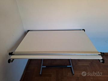 Tavolo da disegno con paralellografo