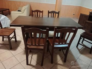 Tavolo con sedie