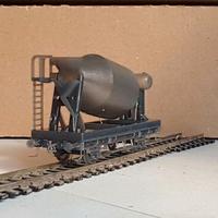 Carro betoniera. Modellismo ferroviario. Treno.