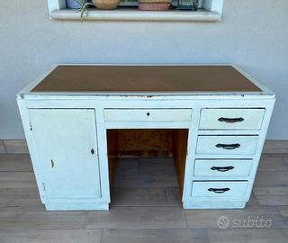 Scrivania antica