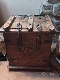 Cassapanca etnica in legno massello e ferro