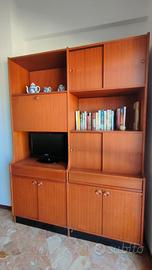 Credenza libreria e tavolo sedie vintage