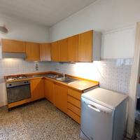 Cucina angolare con elettrodomestici