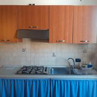 Cucina, pensili, cappa, scolapiatti e Lavandino