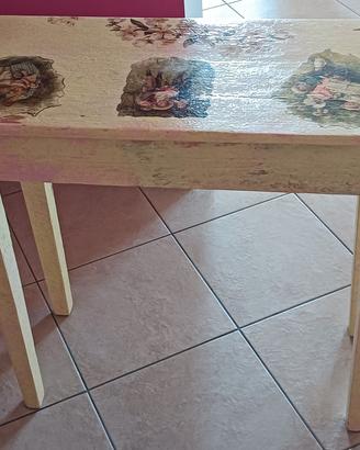 Tavolino antico restaurato decoupage