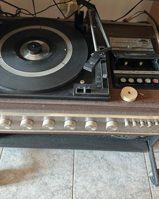 Giradischi, radio e lettore cassette integrato
