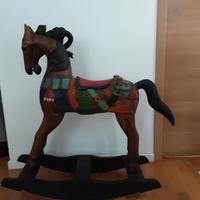 CAVALLO A DONDOLO