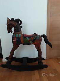 CAVALLO A DONDOLO